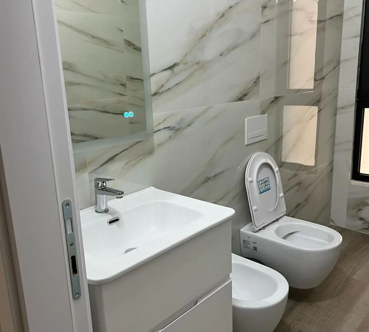Large Apartment 2 Vlore 0*,